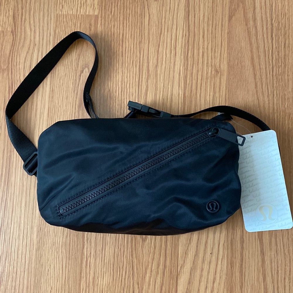 ❤️ Lululemon Fast Track Belt Bag 3L Black NWT